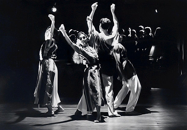 Créations et spectacles de danse contemporaine : "Coeurs dansés, Choeurs chantés"