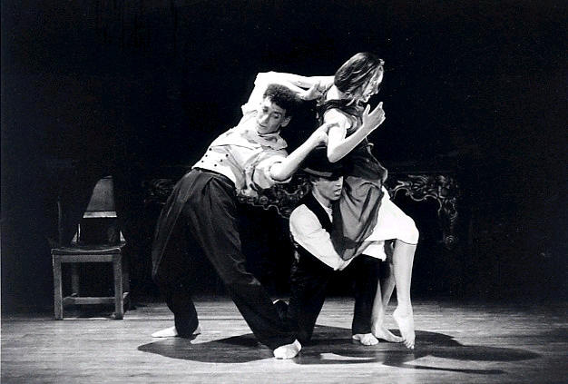 Créations et spectacles de danse contemporaine : "Coeurs dansés, Choeurs chantés"